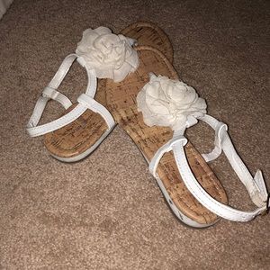 Jaclyn Smith White Flower Sandals
